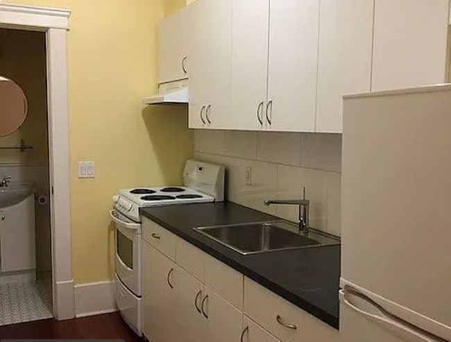 Photo du bâtiment - Charming 1 Bedroom in Heritage Building Available March 15th