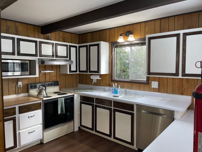 Building Photo - Magalia- 3 bedroom 2 bathroom, 2 story, detached garage, extra lot available