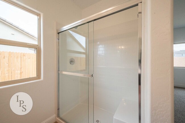 Foto del edificio - 2022 South/East Fresno Home, 4BR/2BA - Lots of Amenities!