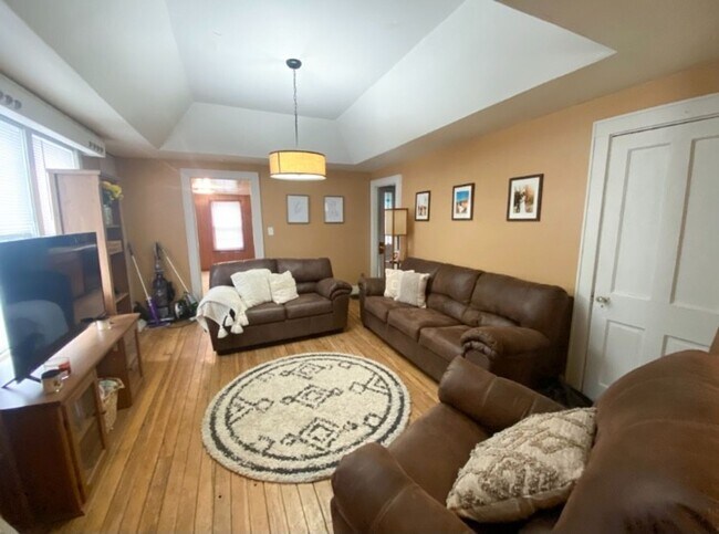 Building Photo - Italian Estates Property Management