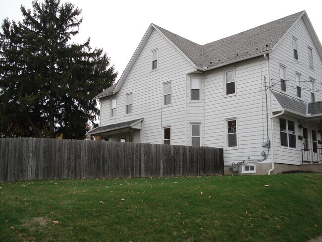 Building Photo - 240 N 5th St