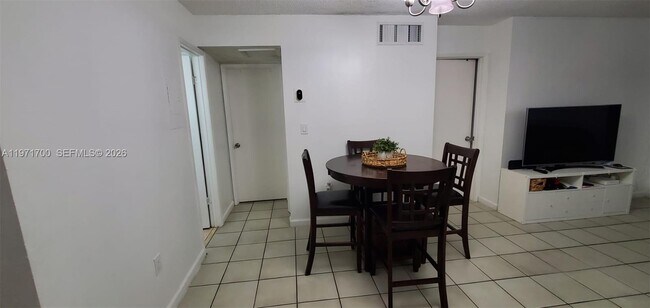 Foto del edificio - 2740 W 63rd St