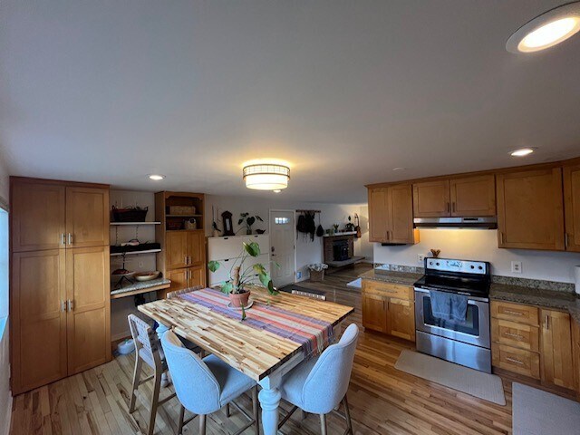 Cocina - 9220 11th Ave SW