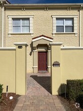 Building Photo - 2350 Bella Vista Dr