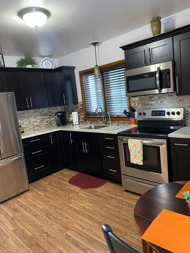 kitchen - 539 Plymouth Ave