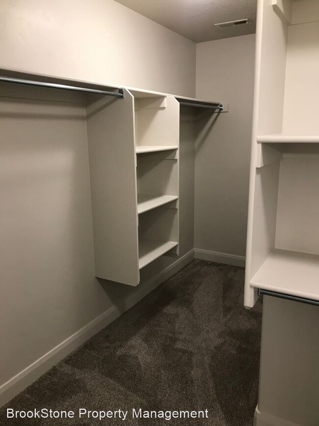 Building Photo - 3 br, 2 bath House - 1001 Curly Hollow Dr. #5