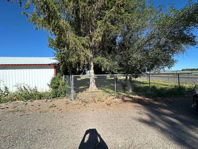 Building Photo - 5842 Henley Rd