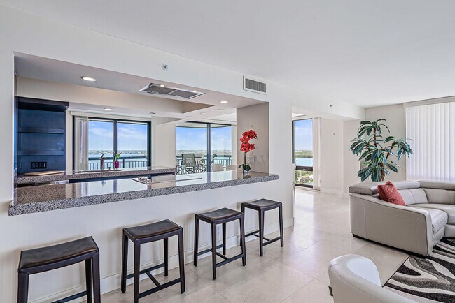 Foto del edificio - 5380 N Ocean Dr