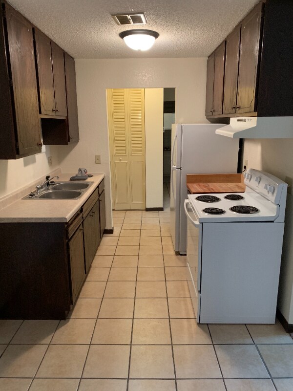 Foto del edificio - 995 St Albans St N