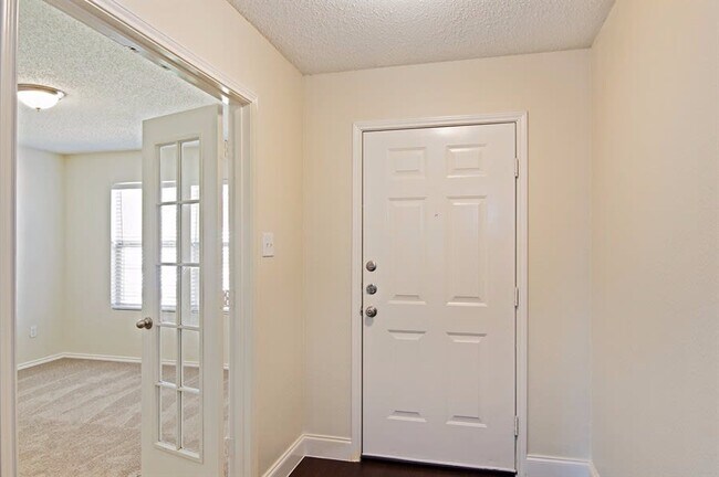 Building Photo - 3300 Westview Dr