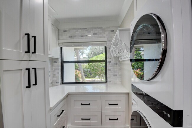 Building Photo - 3016 SW 21st Terrace