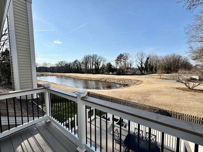 Foto del edificio - A Fabulous Home w/Water & Golf Course Views Available 05-04-26! Fenced Yard & Dog-Friendly!