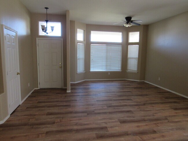 Building Photo - Spacious and Clean  Four Bedroom, Two Bath...