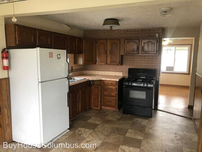 Building Photo - 3 br, 1 bath House - 627 Georgian Dr