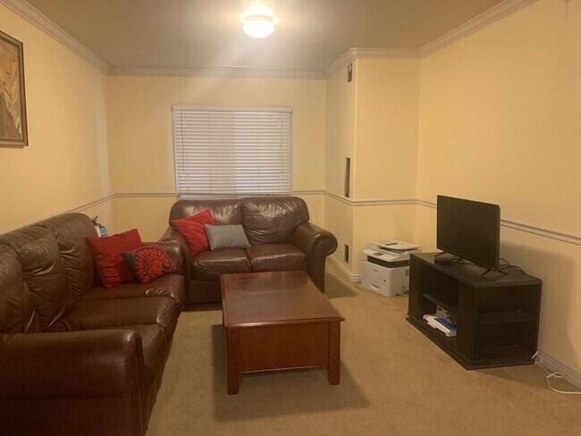 Foto del edificio - PRIVATE ROOM available at University Avenue Condos