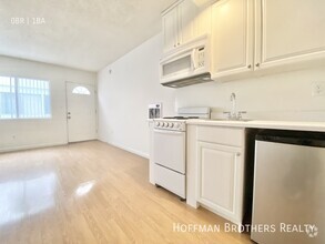 Building Photo - 634 N St Andrews Pl