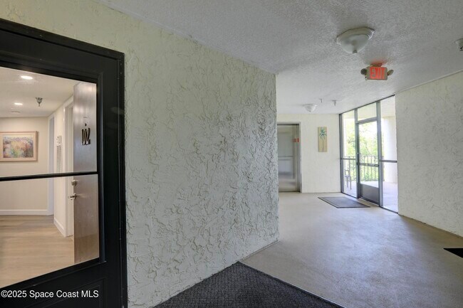 Foto del edificio - 9612 Riverside Dr