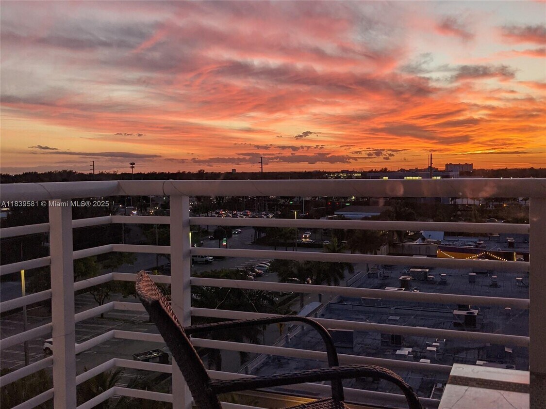 Foto principal - 2775 NE 187th St