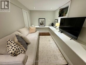 Building Photo - 912 Royal York Rd