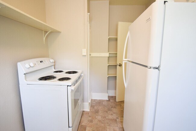 Foto del edificio - 2 Bedroom 1 Bath Home with Large Yard in t...