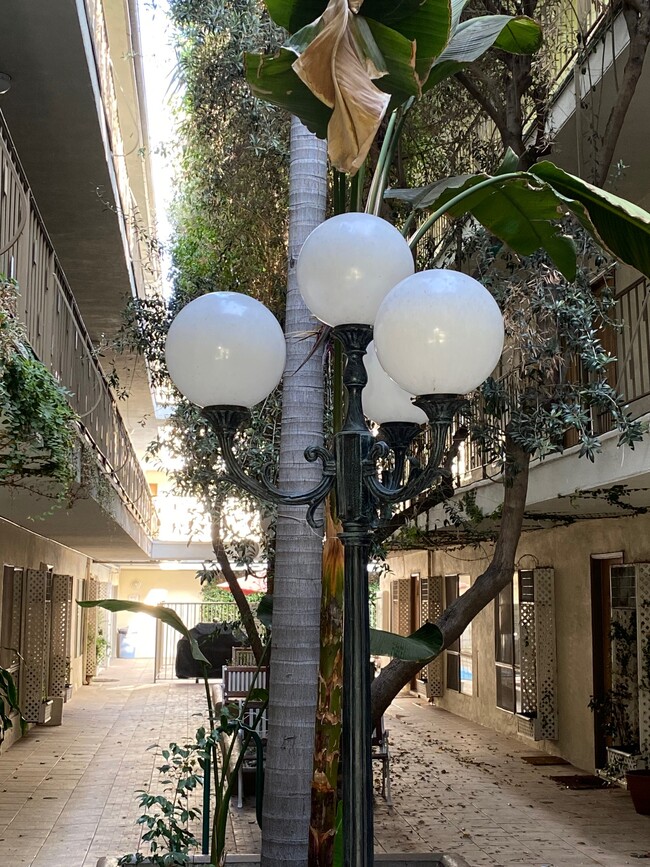 Foto del edificio - 4737 Orion Ave