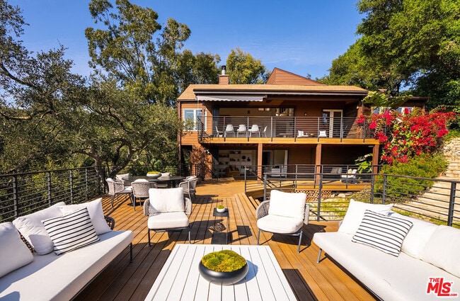Building Photo - 21338 Colina Dr