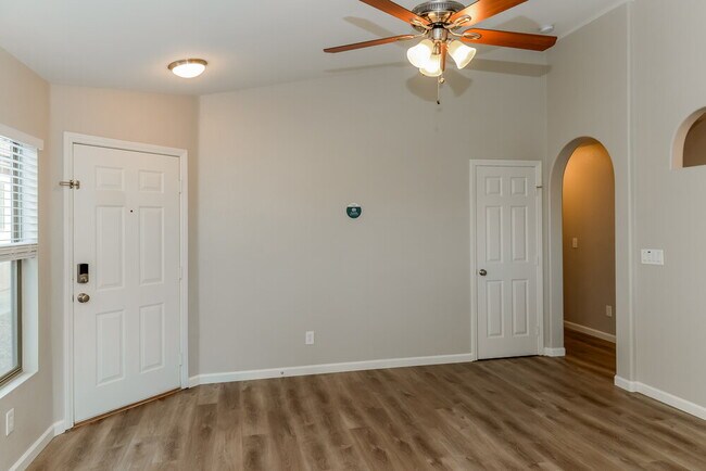 Building Photo - 3409 Greenwood Springs Dr