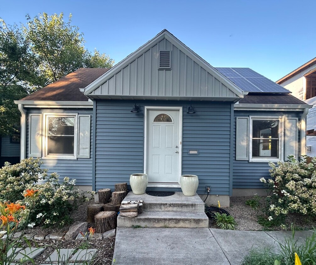 Foto principal - 4009 3rd Ave S