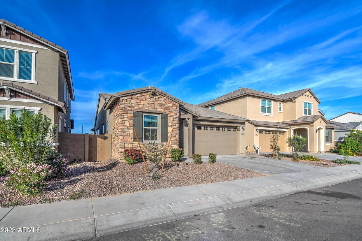 Foto principal - 9338 W Heatherbrae Dr