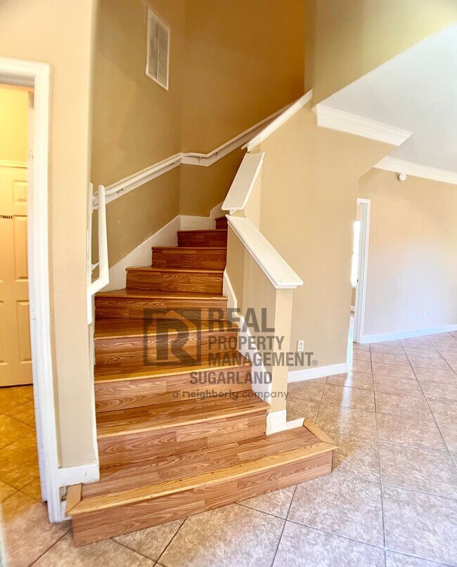 Foto del edificio - 5012 Higgins St