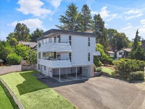 Building Photo - 561 Elm Way