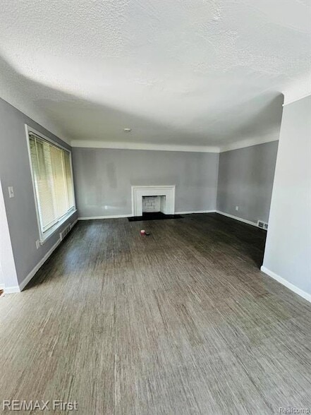 Foto del edificio - 15318 Whitcomb