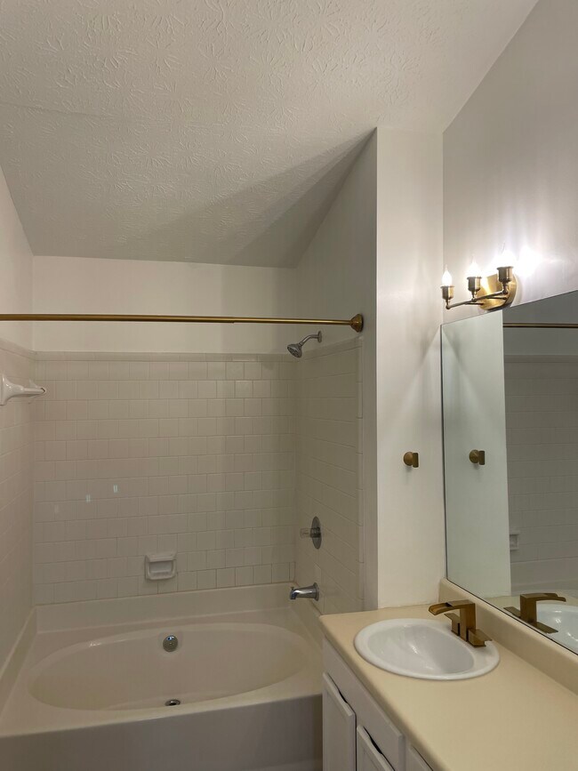 Building Photo - 10892 Morning Dove Dr
