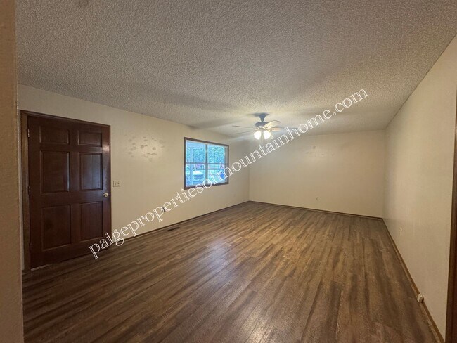 Building Photo - Post Oak Home