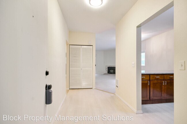 Foto del edificio - 2 br, 1.5 bath House - 14475 NE 40th St #E203
