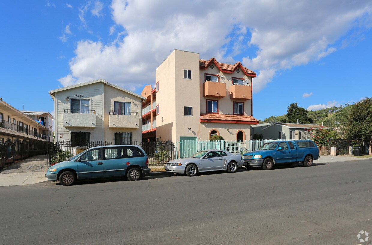 Foto del edificio - 3245 Andrita St