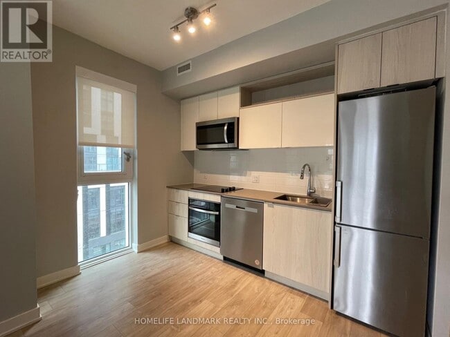 Building Photo - 100 Dalhousie St