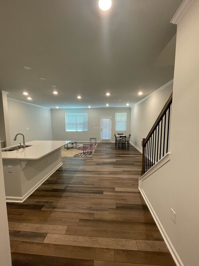 Foto del edificio - Room in Townhome on Hazy Hills Ln