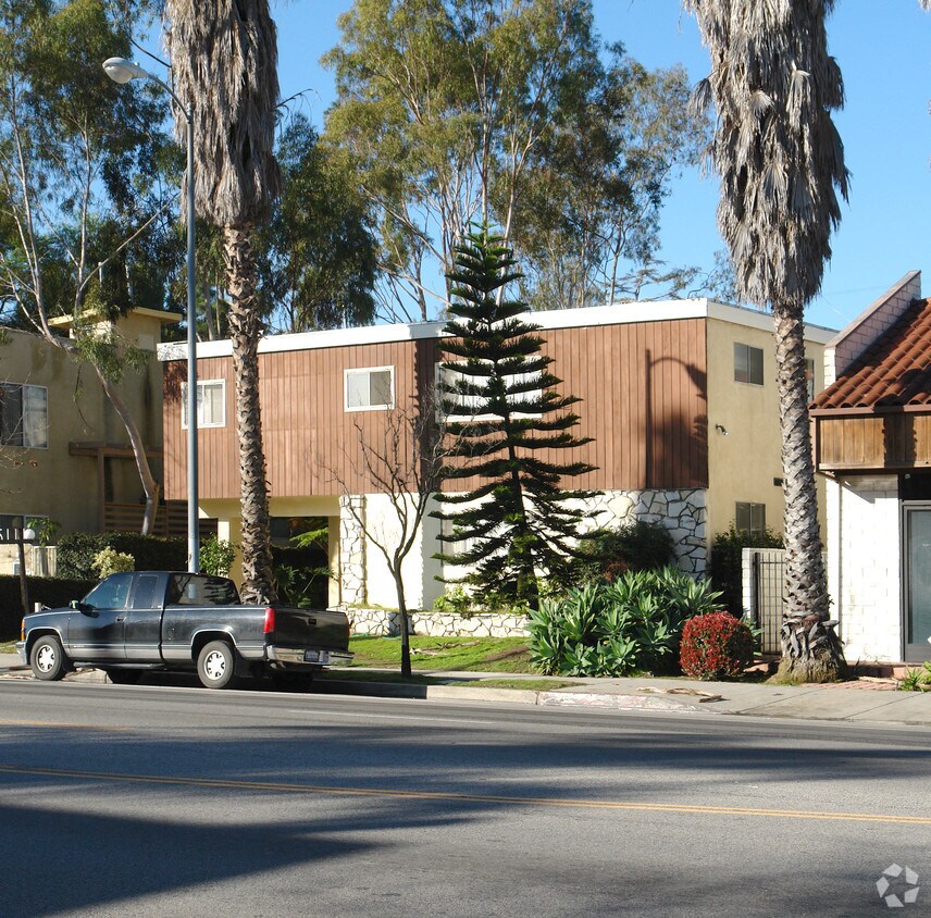 Foto del edificio - 5117 Laurel Canyon Blvd