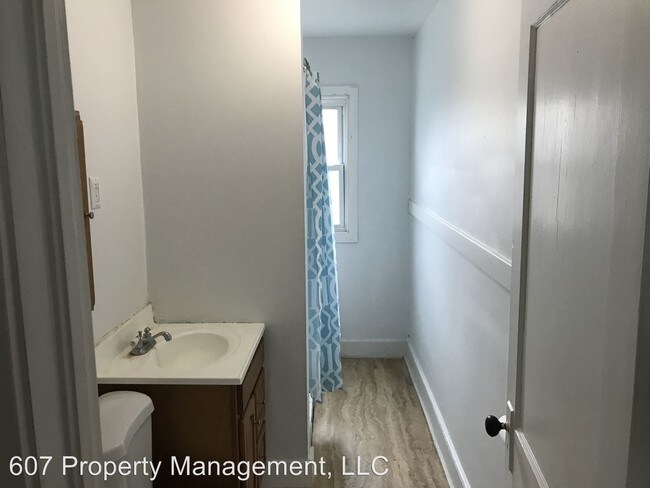 Foto del edificio - 70 New York Ave