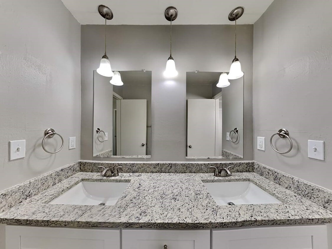 Building Photo - 5323 Bulen Ave