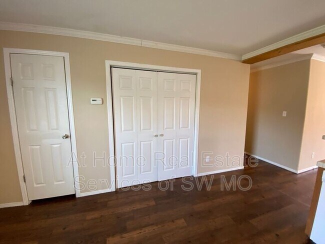 Foto del edificio - 501 W Warren Ave