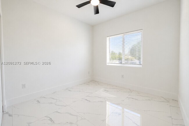 Foto del edificio - 348 SW 5th Ave