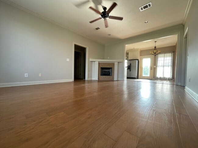 Building Photo - 407 Oak Park Cove