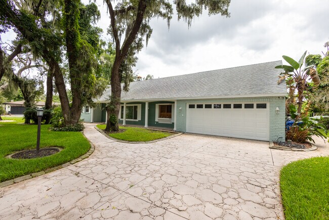 Building Photo - 615 Valle Vista Dr