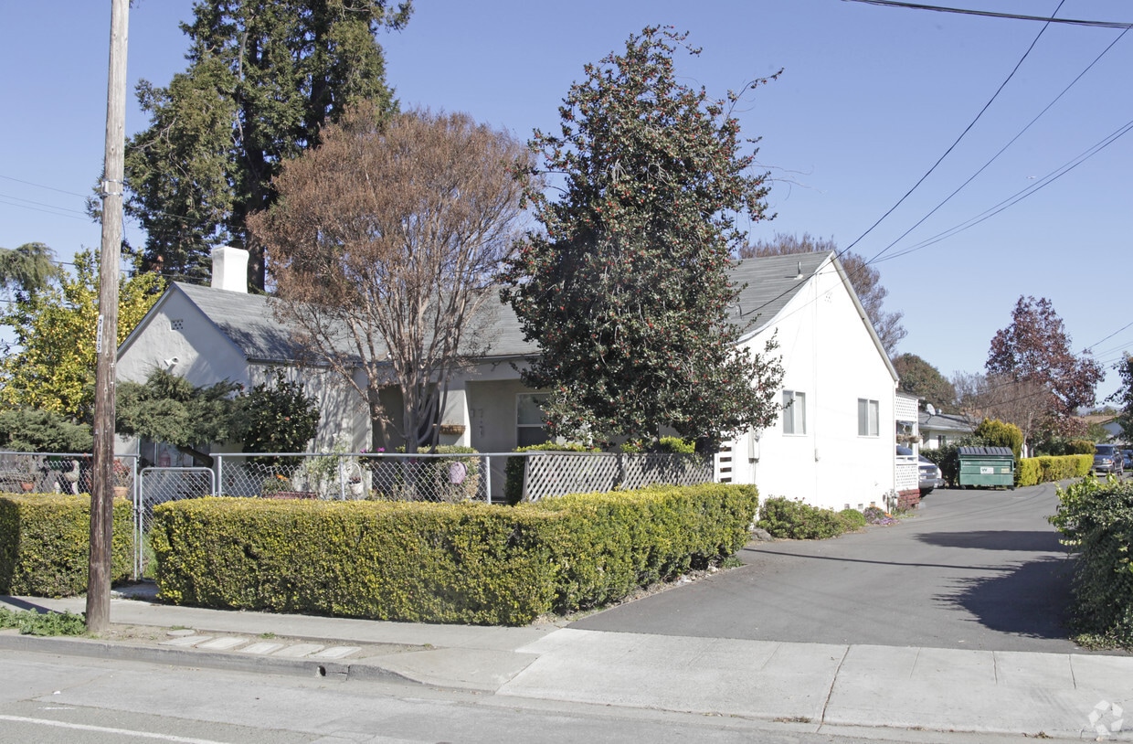 Primary Photo - 18852 Meekland Ave