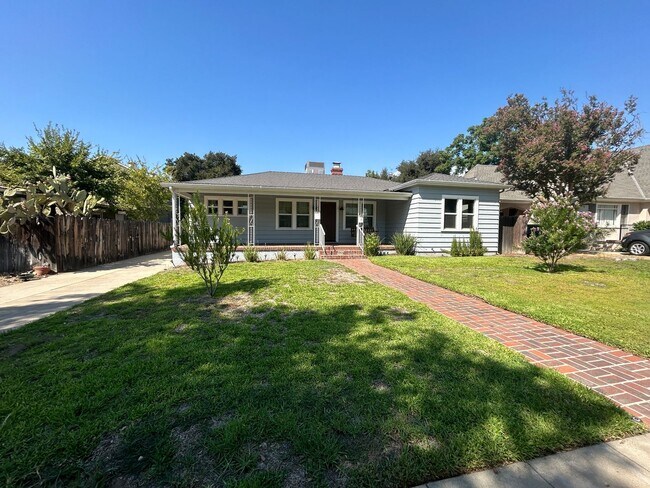 Foto del edificio - 1005 E Colton Ave