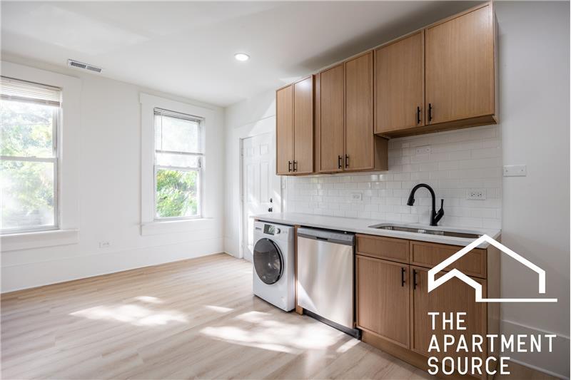 Photo - 2301 N Leavitt St (Chicago, IL)