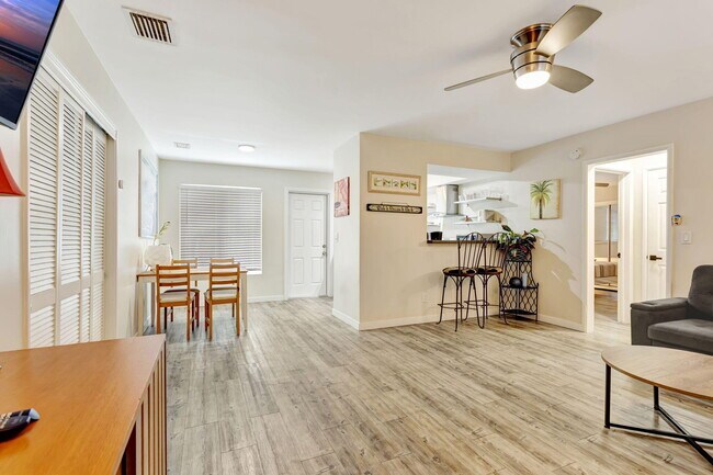 Building Photo - 3208 Marine Dr