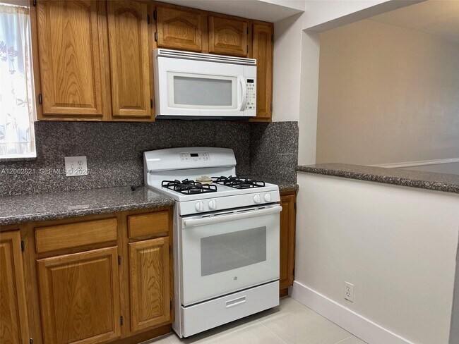 Foto del edificio - 6703 N Kendall Dr